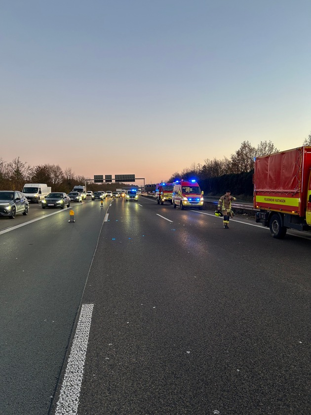 FW Ratingen: Auffahrunfall mit eingeschlossener Person auf der BAB 3
