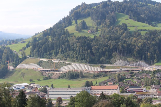 Umfahrung Wattwil: 35 km Rohre von Debrunner Acifer verlegt