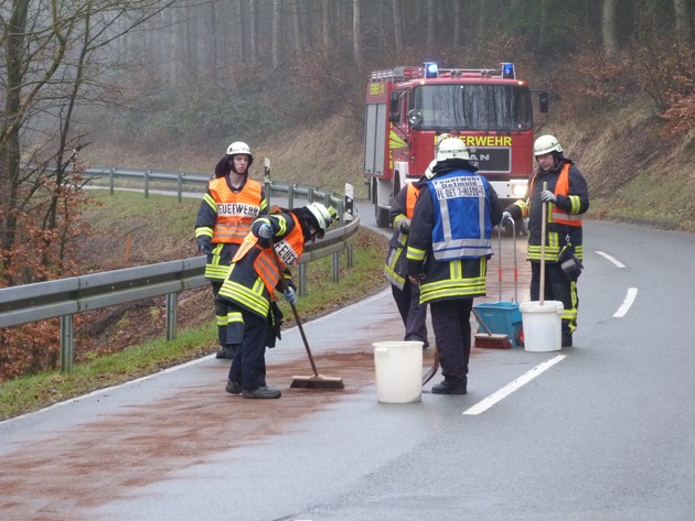 FW-DT: Mehrere Ölspuren