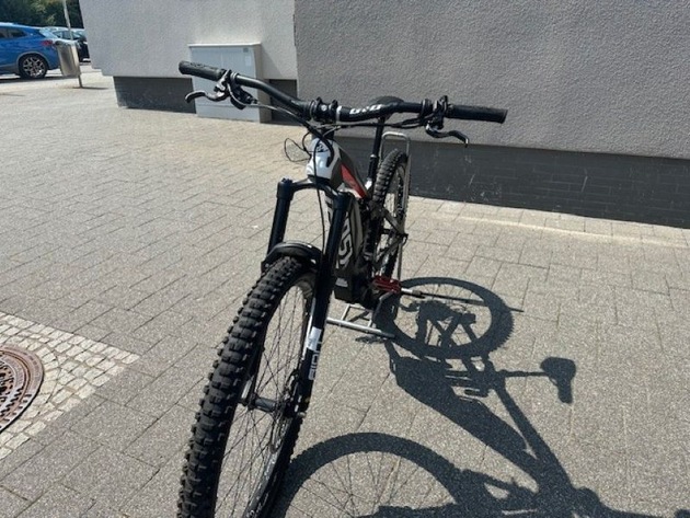 POL-PDPS: Diebstahl hochwertiger E- Bikes - Polizei bittet um Zeugenhinweise