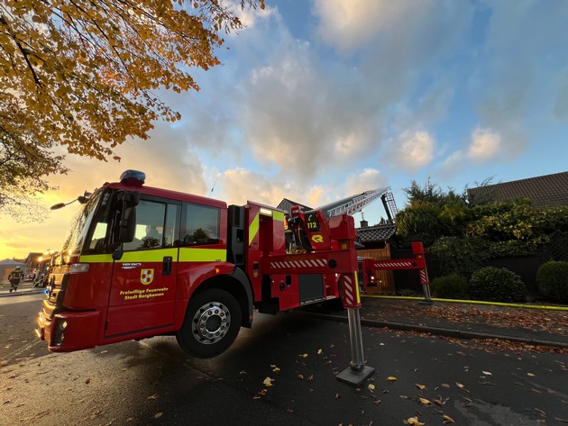 FW-WRN: Erstmeldung: Wohnungsbrand an der Körnerstraße alarmiert die Feuerwehr