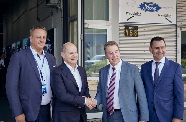 Ford-Werke GmbH: Bundeskanzler Olaf Scholz und William Clay Ford Jr. eröffnen das Electric Vehicle Center in Köln - im ersten CO2-neutralen Werk entsteht eine neue Generation Elektroautos