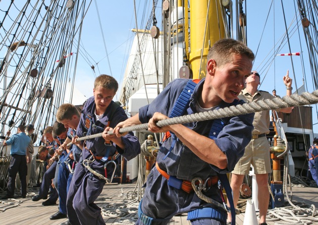 Deutsche Marine - Pressemeldung / Pressetermin: Für die &quot;Gorch Fock&quot; heißt es wieder &quot;Leinen los und Segel setzen&quot;