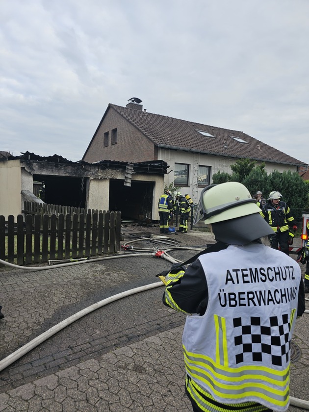 FW Celle: Garagenbrand in Garßen