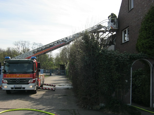 FW Dinslaken: Brand Menschenleben in Gefahr