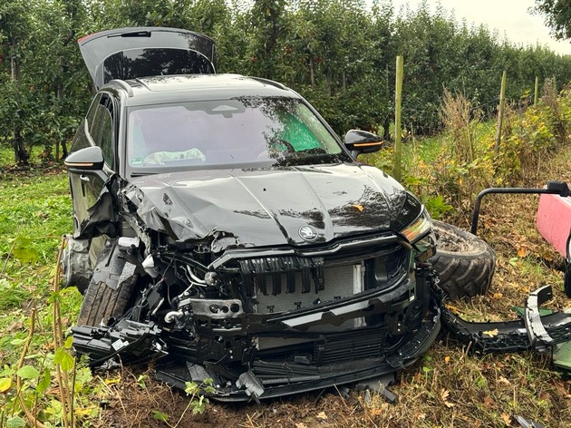 POL-STD: Ruschwedel: Zusammenstoß zwischen Trecker und Auto beim Überholen - eine Person schwer verletzt