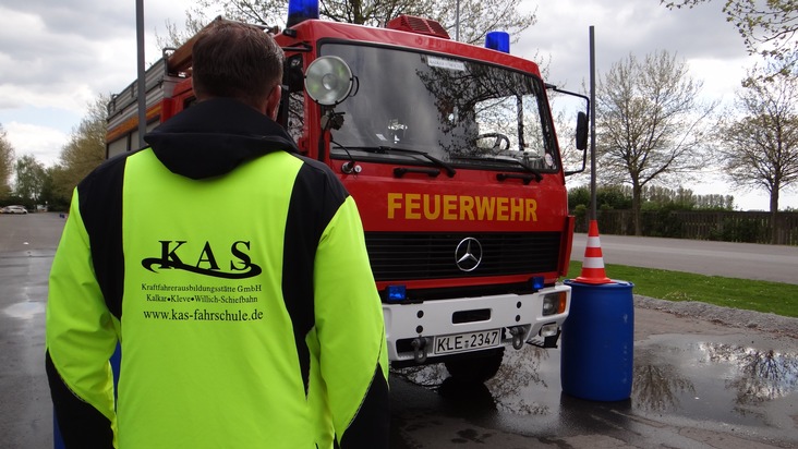 Feuerwehr Kalkar: Fahrsicherheitstraining der Freiwilligen Feuerwehr Kalkar