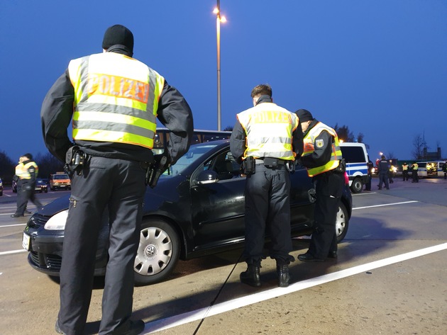 BPOLI LUD: Grenzüberschreitender Verkehr im Visier der Polizei - 
21 unerlaubt eingereiste Personen festgestellt und 27.800 EUR verbotene Arbeitsentgelte eingezogen