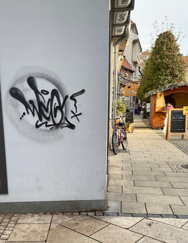 LPI-NDH: Die Polizei bitte um Ihre Mithilfe. Graffiti-Schmierereien in der historischen Innenstadt von Bad Langensalza.