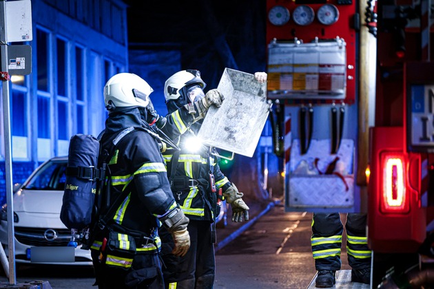 FW-MK: E-Roller brennt nachts in Wohnung