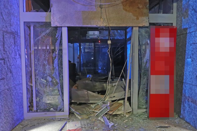 POL-ME: Geldautomat gesprengt: Polizei fahndete per Hubschrauber nach den Tätern - Ratingen - 2305070