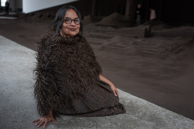 F&uuml;hrung mit der kolumbianischen K&uuml;nstlerin Delcy Morelos im Kunstmuseum St.Gallen