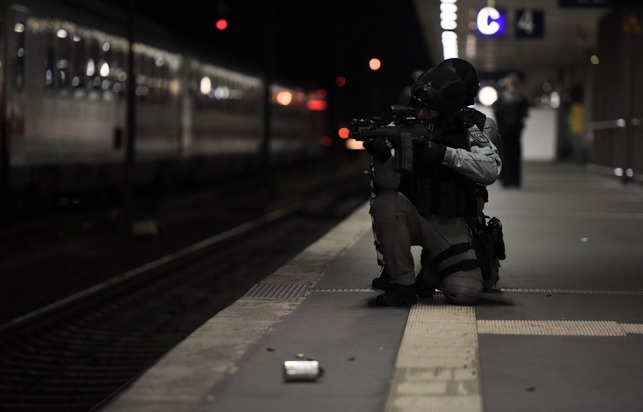 BPOLD-H: Nachtragsmeldung:
Bundespolizei und ihre Sicherheitspartner trainieren im Hauptbahnhof Hannover Terrorlagen