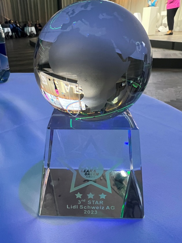 Première entreprise en Suisse à décrocher 3 étoiles : Lidl Suisse reçoit la distinction Lean &amp; Green