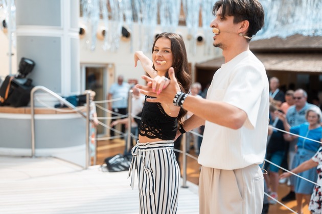 AIDA Pressemeldung: Themenkreuzfahrt „AIDA tanzt“ 2026 - Gäste trainieren mit prominenten Let‘s Dance Stars