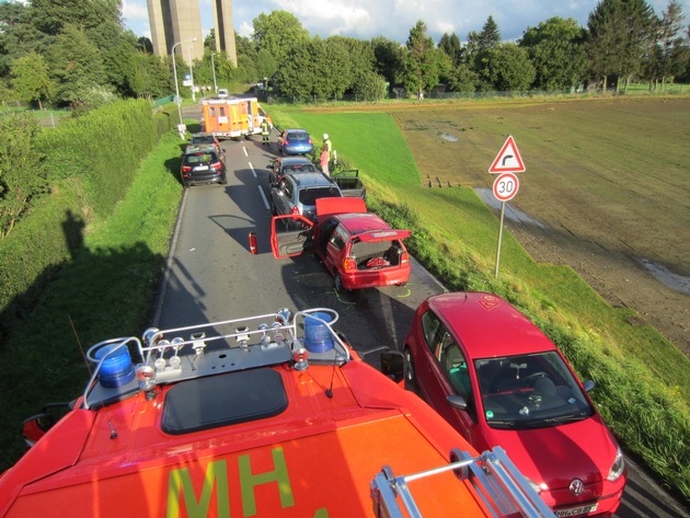 FW-MH: Pressemitteilung

Verkehrsunfall auf der Velauer Straße mit zwei verletzten Personen