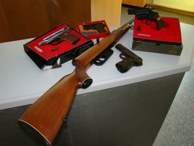 POL-NOM: Amnestie bis zum Jahresende für die Abgabe illegaler Waffen - Bilder im Anhang -