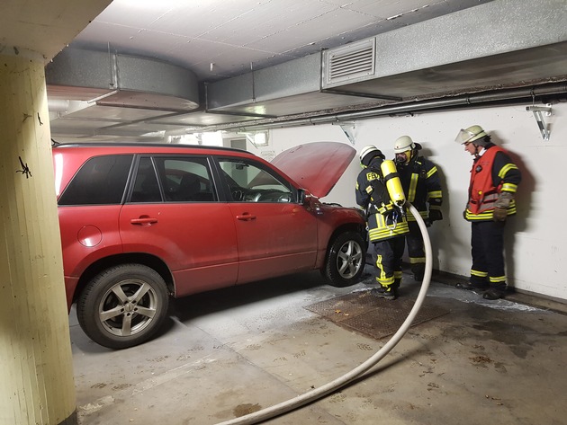 FW-WRN: PKW-Brand in Tiefgarage