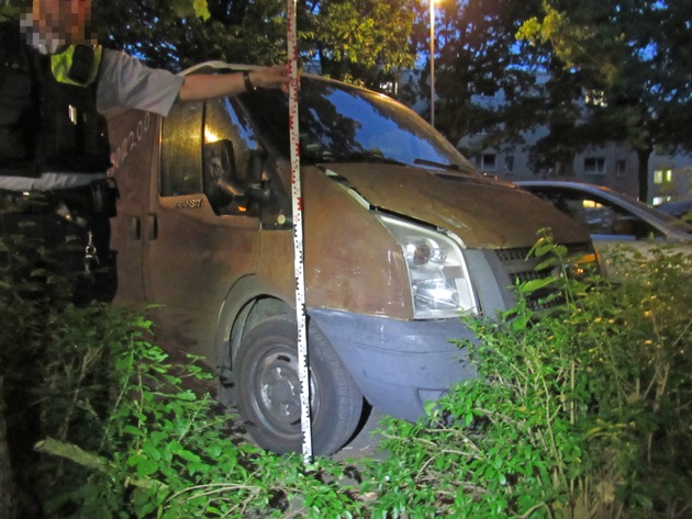 POL-ME: Von Unfallstelle geflüchtet: Polizei stellt mutmaßlichen Unfallfahrer - Monheim am Rhein - 2205064