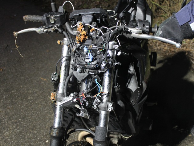 POL-ME: Motorradfahrerin bei Unfall schwerstverletzt - Monheim - 2202013