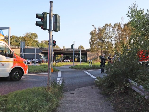 POL-ME: 16-jähriger Fahrradfahrer bei Kollision mit PKW schwer verletzt - Ratingen - 2009072