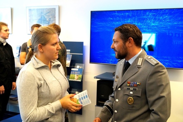 Interessieren - Beraten - Diskutieren: Ein Jahr Showroom der Bundeswehr in Berlin