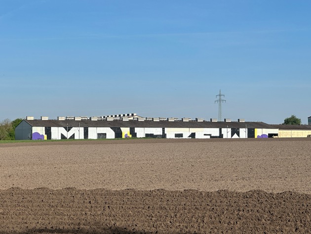 POL-DH: --- Barnstorf - Graffiti / Polizei sucht Zeugen (Fotos) ---