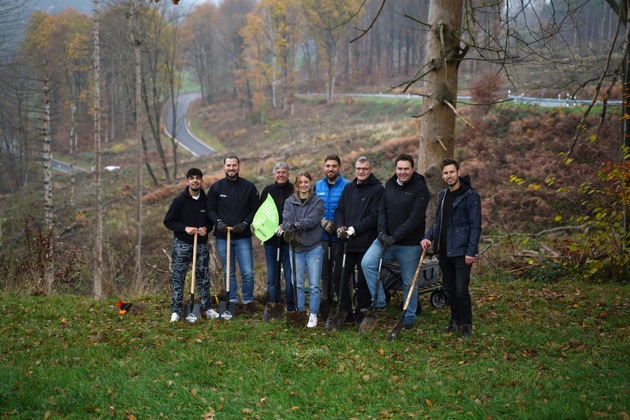 Holzgroßhändler Becher pflanzt 4050 Bäume in den Gemeinden Tholey und Lindlar