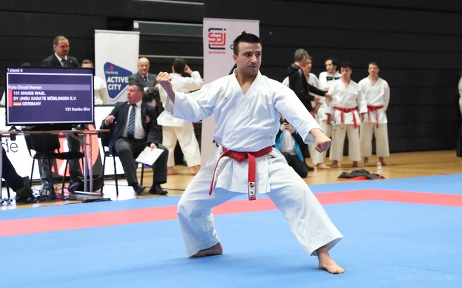 Immer wieder aufstehen nach Krieg und Flucht / Wie die Sportart Karate dem syrischen Flüchtling Wael Shueb geholfen hat, von Olympia 2021 in Tokio träumen zu dürfen