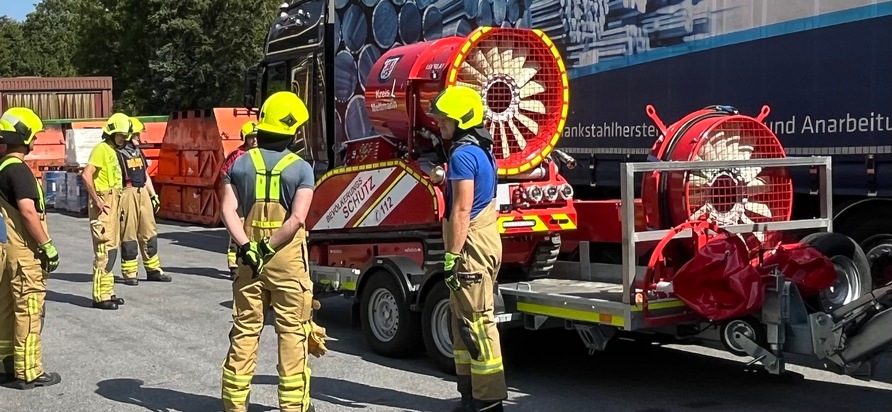 FW Ratingen: Unterstützung bei Brand in einem Gewerbebetrieb in Velbert