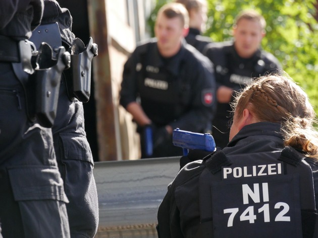ZPD-LG: Übung der Lüneburger Bereitschaftspolizeihundertschaft mit Schwerpunkt &#039;Lebensbedrohliche Einsatzlagen&#039;