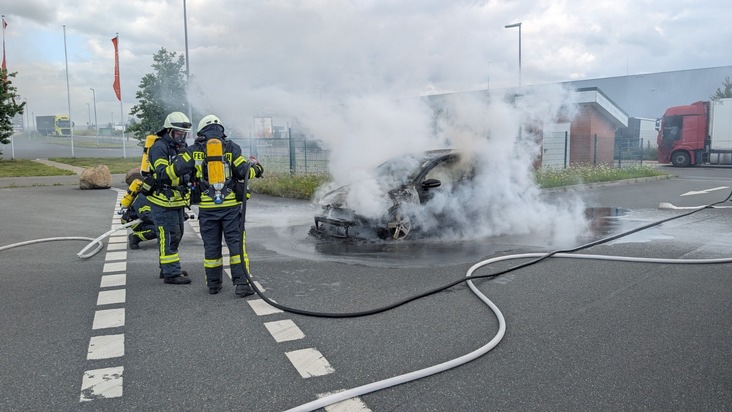 FW-ROW: Rauchmelder, Brände, Türöffnungen und Unfälle - Ehrenamtliche Feuerwehrkräfte in der Samtgemeinde Zeven im Dauereinsatz