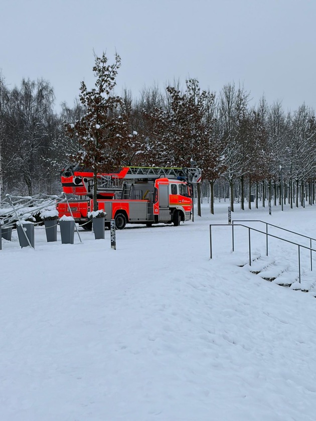 FW-LFVSH: Schneesturm und Wintereinbruch in Schleswig-Holstein: Feuerwehren geben wichtige Sicherheitshinweise