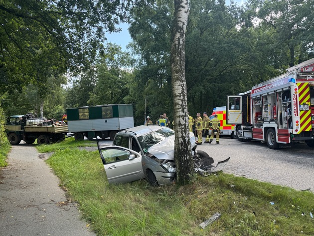 FW-SE: Schwerer Verkehrsunfall mit LKW und zwei PKW auf der B206 Höhe Bad Bramstedt