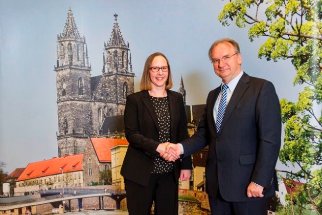 Made in Germany: IBM stärkt lokale IT-Services / IBM eröffnet in Magdeburg IT-Services Center / Bis zu 300 neue Arbeitsplätze im IT-Bereich entstehen (BILD)