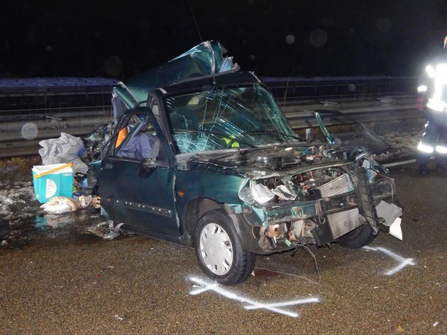 POL-VDKO: Verkehrsunfall mit 2 tödlich verletzten Personen