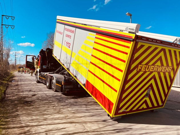 FW Lehrte: Austretendes Kerosin sorgt für Großeinsatz in Lehrte