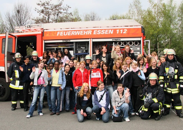 FW-E: 42 Girl´s bei der Feuerwehr