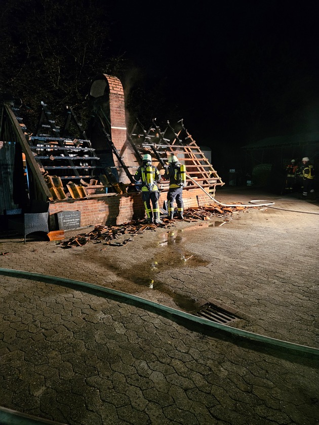 FW-ROW: Backhaus ger&auml;t in Brand