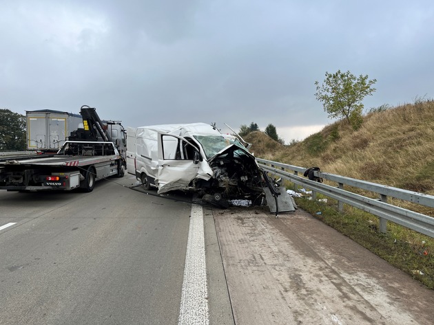 API-TH: Transporter überschlägt sich mehrfach