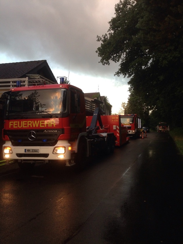 FW-MH: Feuerwehr Mülheim unterstützt mit Sonderlöschmittel bei Großbrand in Leichlingen