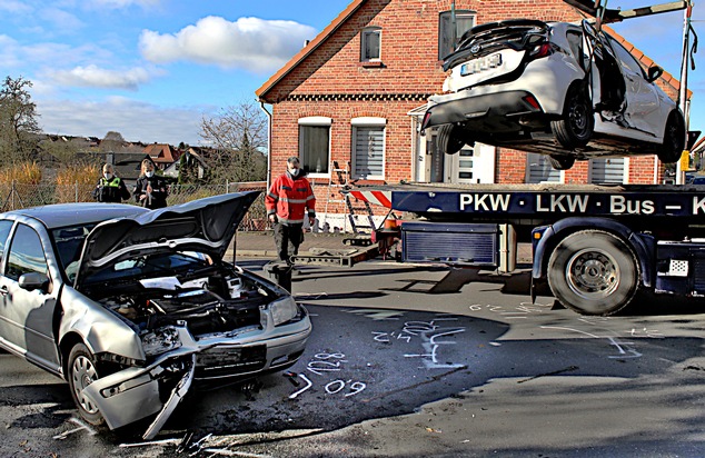 POL-HM: Schwerer Verkehrsunfall mit vier Verletzten in Nienstedt