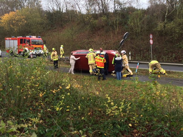 FW-Stolberg: Verkehrsunfall mit einer schwer verletzten Person
