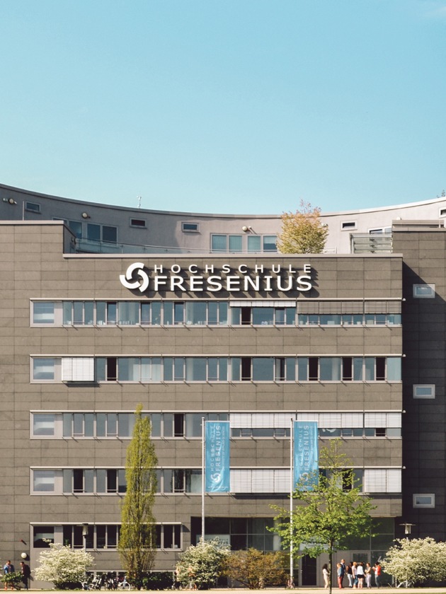 Hochschule Fresenius lädt zur Veranstaltung &quot;KI trifft Bildung: Ist Deutschland bereit?&quot; am 4. Juni in Köln ein
