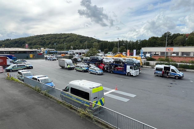 POL-OH: Polizei zieht Bilanz: Gefährliche Verstöße bei Schwerverkehrskontrollen in Kirchheim