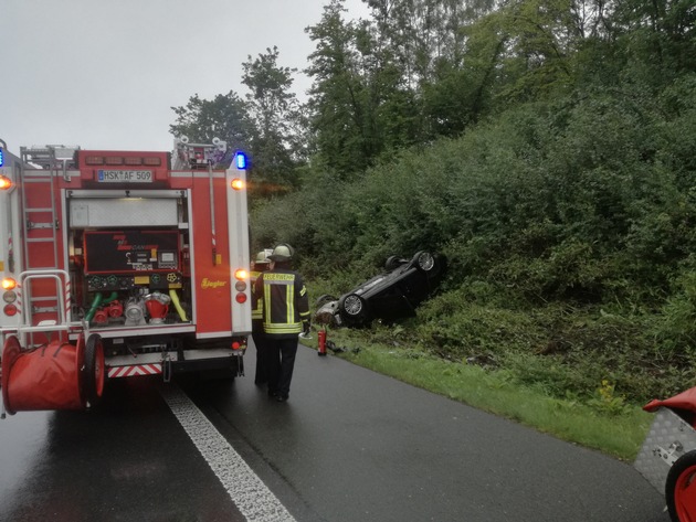 FW-AR: Feuerwehr Arnsberg sichert Einsatzstelle auf Autobahn: Verletzte Person an Rettungsdienst übergeben