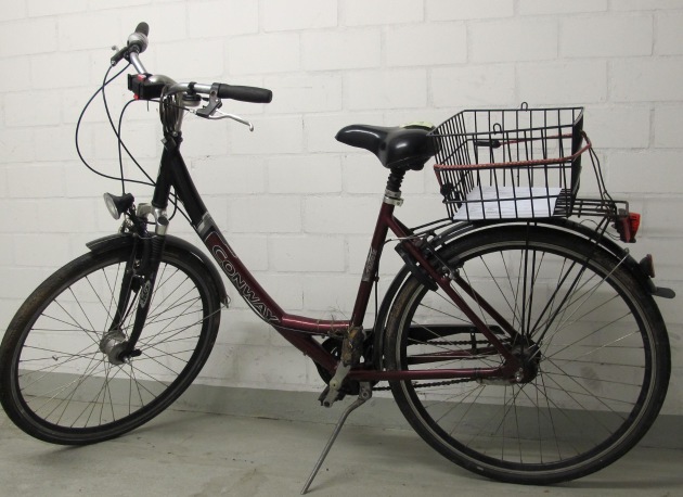 POL-NI: Wem gehören die zwei Fahrräder ? -Bilder im Download-