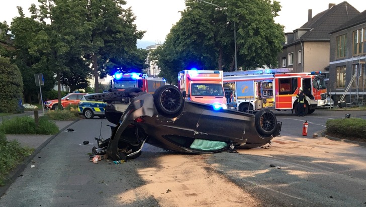 FW Dinslaken: Verkehrsunfall in der Innenstadt, erhöhtes Einsatzaufkommen für den Rettungsdienst