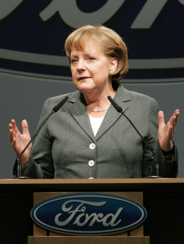 Bundeskanzlerin Dr. Angela Merkel zu Gast im Designcenter von Ford in Köln