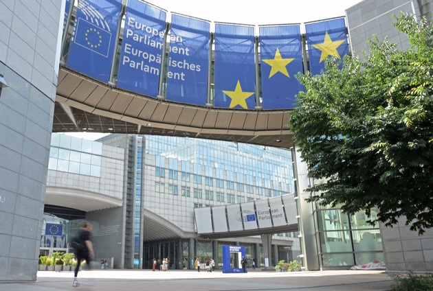 ChatEurope feiert einjähriges Bestehen - verifizierte EU-Nachrichten mit KI